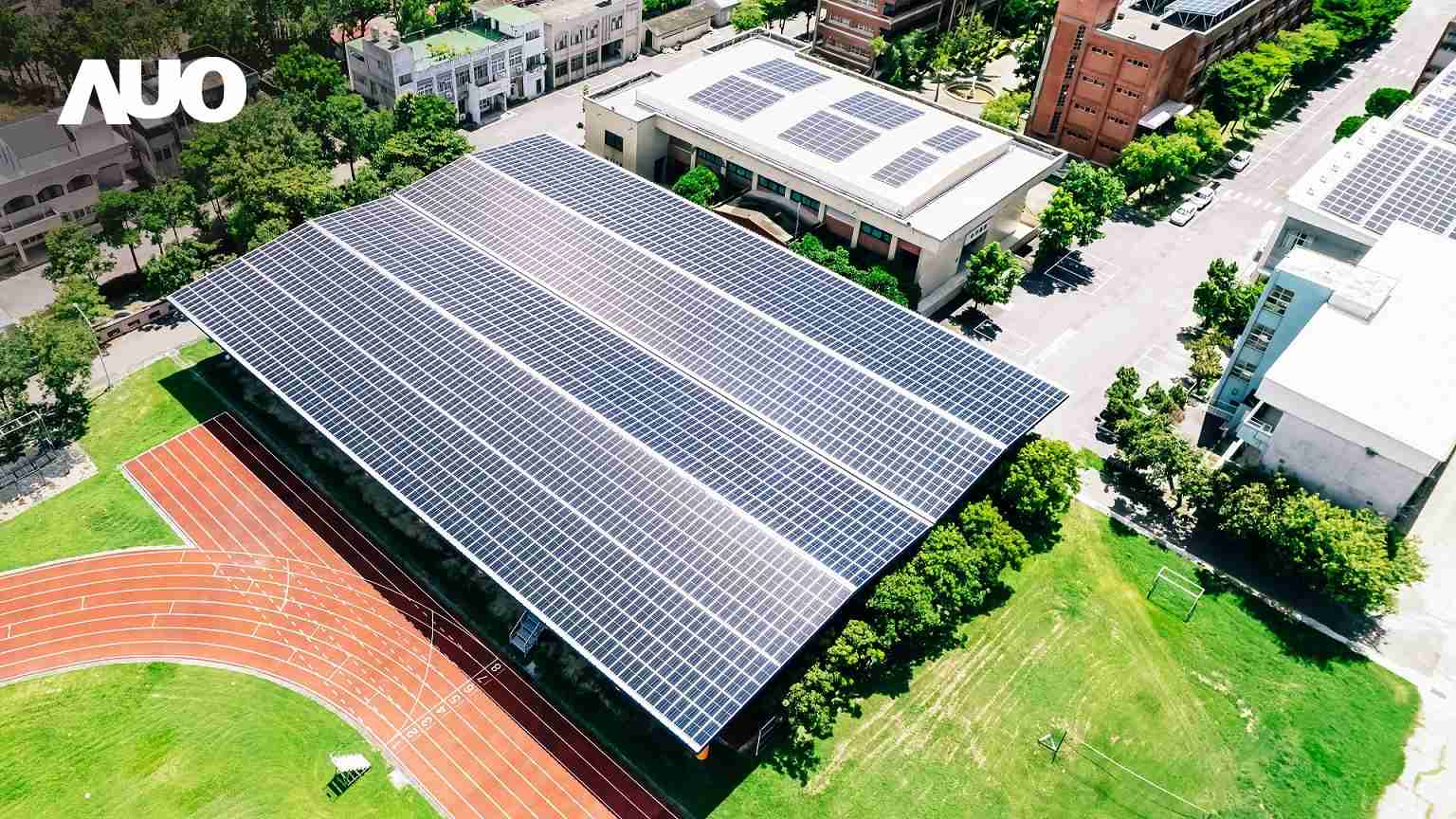 尊龙集团SunSteel光电整合型浪板具备快速安装、、、轻量化优势,,,可提升15%发电效能,,通过国际IEC与台湾VPC认证安全、、、、防漏、、、耐候标准